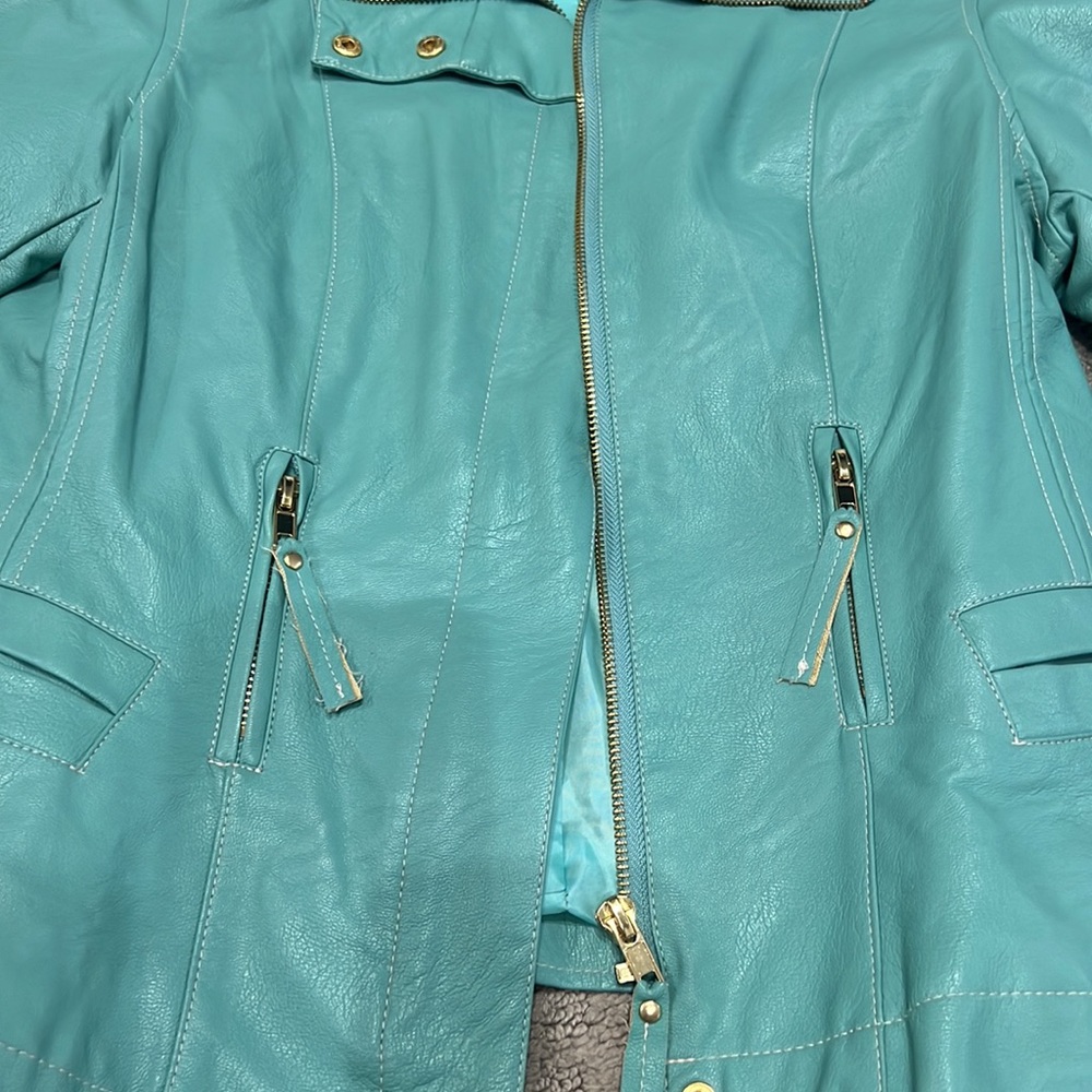 Women’s Jacket - Picture 3 of 7